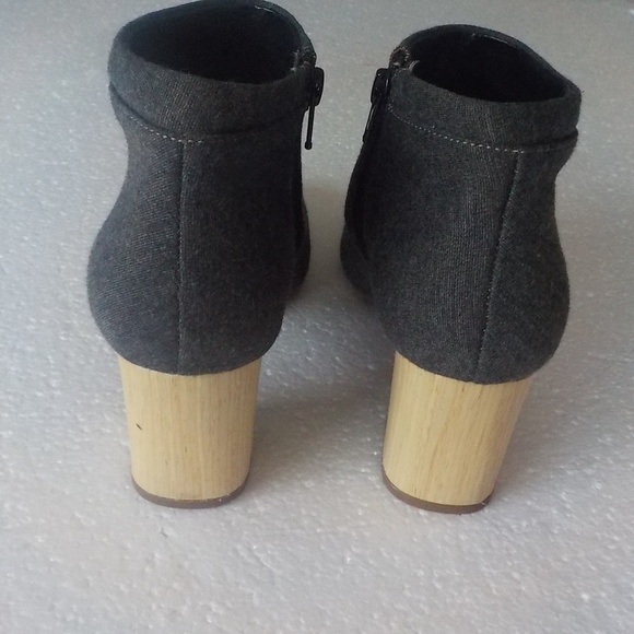 NEW Aerosoles Gray Ankle Boots - Picture 5 of 9